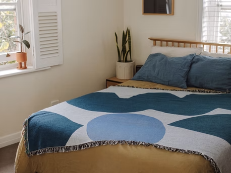 Travel Blankets: Turning Travel Throws into Income